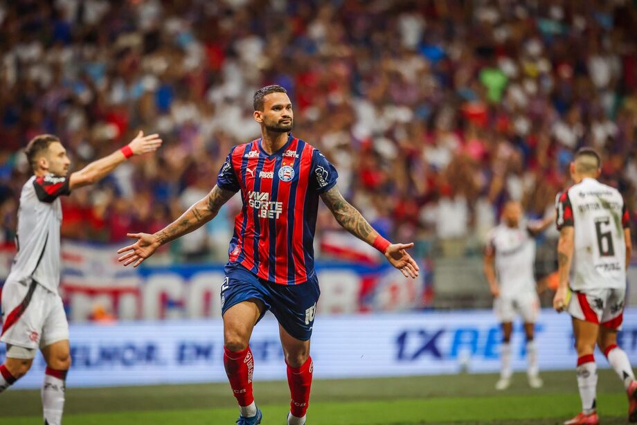 William José comemora gol do Bahia contra o Flamengo.