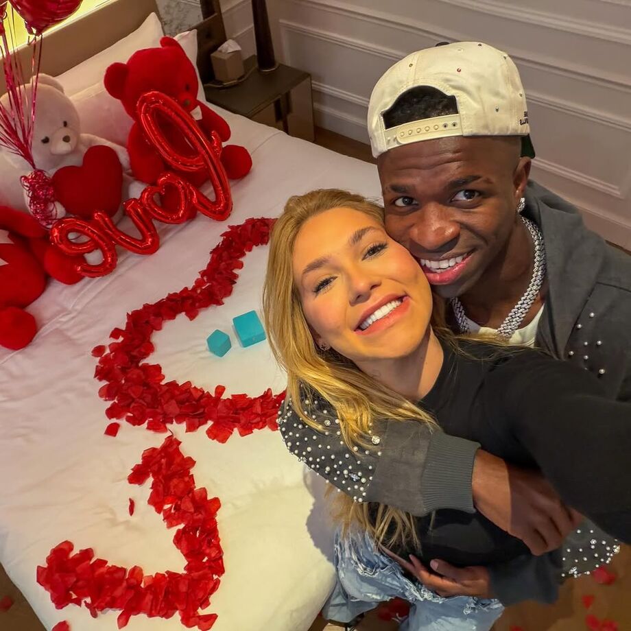 Horas após assumir namoro com Virginia Fonseca, publicidade de Vini Jr. foi ao ar; público acusou jogador de usar o romance para marketing.