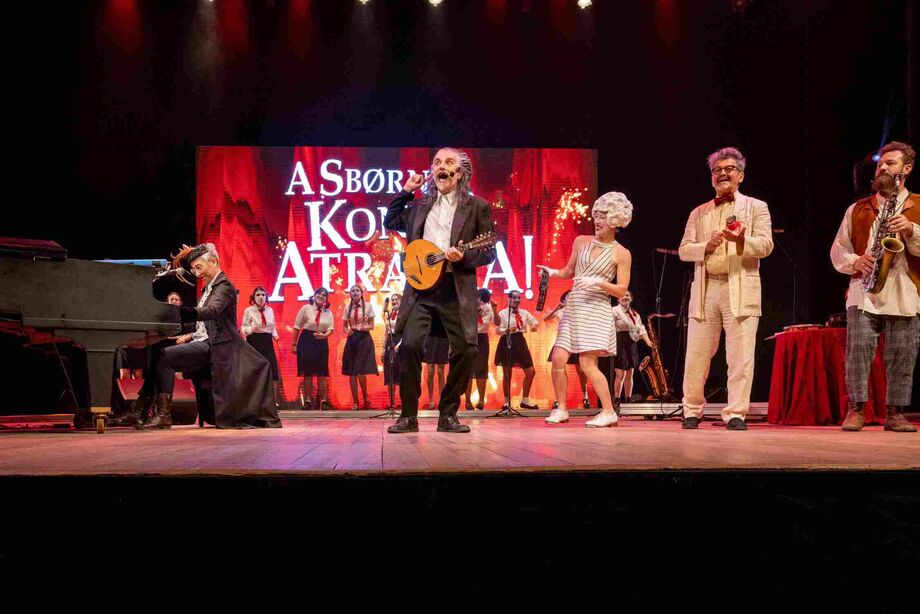 Espetáculo A Sbørnia Kontr'Atracka mistura teatro, música e crítica social em apresentação única no Teatro Glauce Rocha, dia 16.