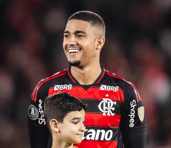 Samuel Lino está sendo criticado pela torcida do Flamengo nos últimos jogos