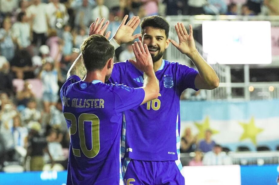 Flaco Lopez deu passe para um dos gols de Mac Allister na goleada argentina