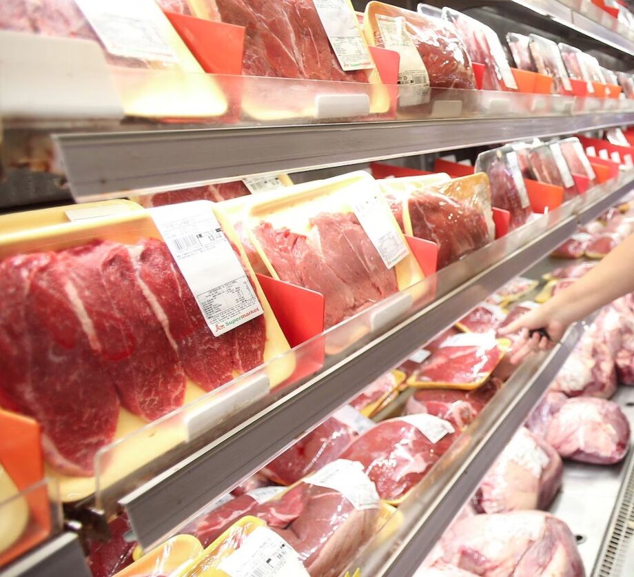Pressão nos preços de carnes, frutas e hortaliças deve elevar gasto com alimentação até dezembro
