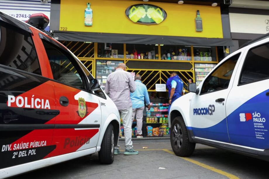 Polícia Civil de SP faz operação contra suspeita de falsificação de bebidas com metanol