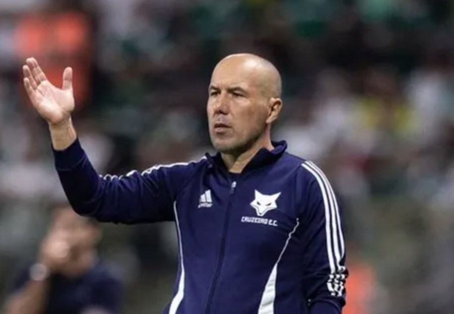 Leonardo Jardim criticou duramente a arbitragem após empate entre Cruzeiro e Palmeiras no Allianz Parque