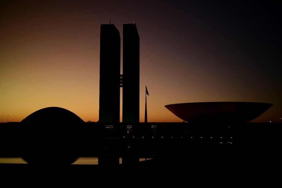 A reforma administrativa protocolada no Congresso limita em 5% a quantidade de cargos comissionados sobre o total de servidores públicos na União, nos Estados e municípios