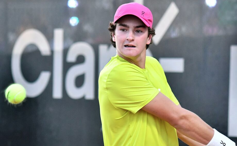João Fonseca superou Denis Shapovalov por 2 sets a 1 e avança no Masters 1000 de Paris