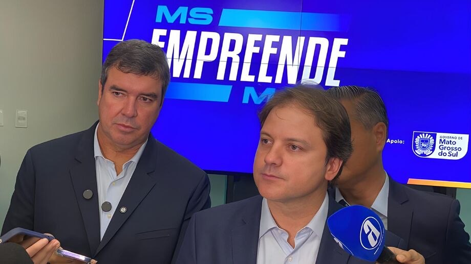 Cláudio Mendonça, diretor do Sebrae/MS, ao lado do governador Eduardo Riedel.