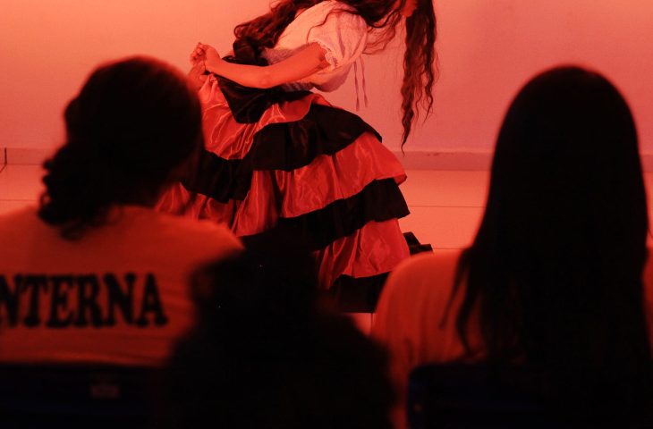 Apresentação de Valsa nº 6 em unidade prisional feminina de Campo Grande