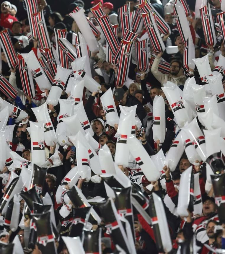 São Paulo pode ser punido por cantos homofóbicos no clássico contra o Corinthians
