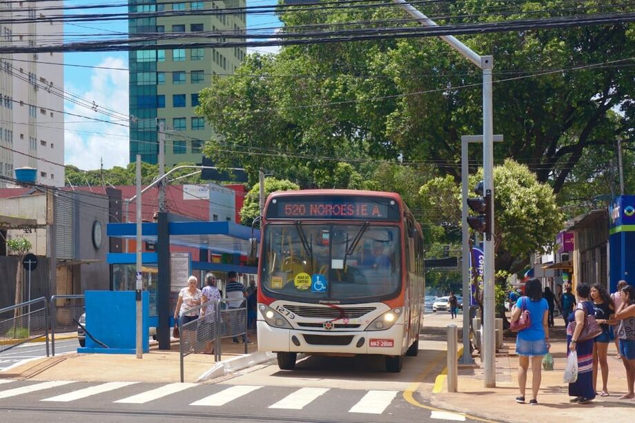 Prefeitura nega uso de verba da Saúde para subsidiar transporte e diz que pagamento de R$ 1,07 milhão será feito com recursos do Tesouro.