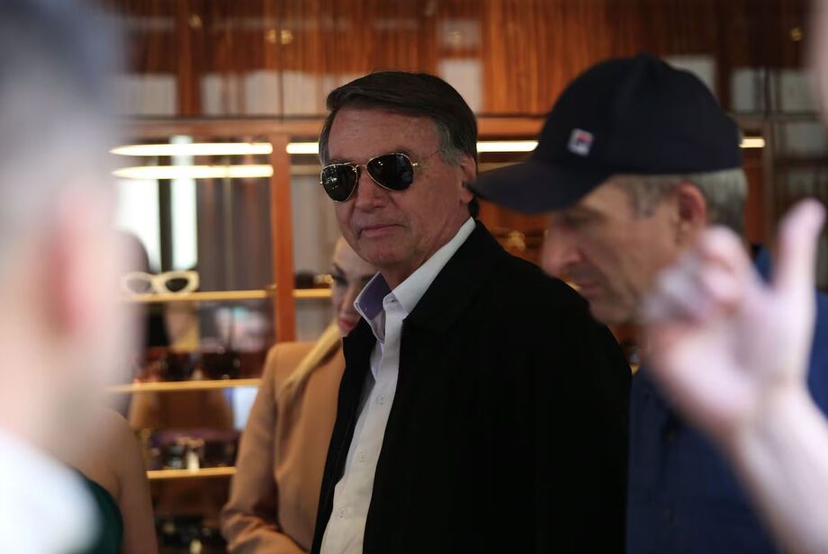 O Estadão revelou em março de 2023 que auxiliares do ex-presidente Jair Bolsonaro tentaram trazer joias ao Brasil sem declarar à Receita Federal