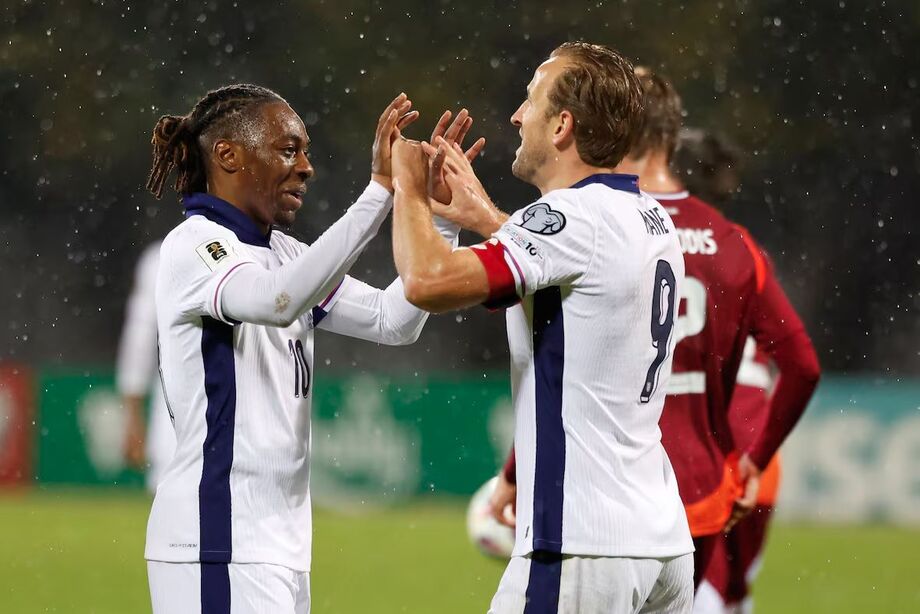 Kane fez dois, e Eberechi Eze fechou a goleada por 5 a 0 dos ingleses sobre a Letônia.