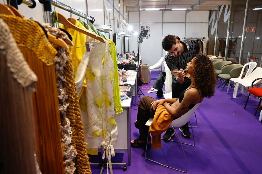 No EmpreendeFest, Camarim Criativo é um backstage aberto, onde o público acompanha em tempo real a preparação das modelos antes do fashion tour