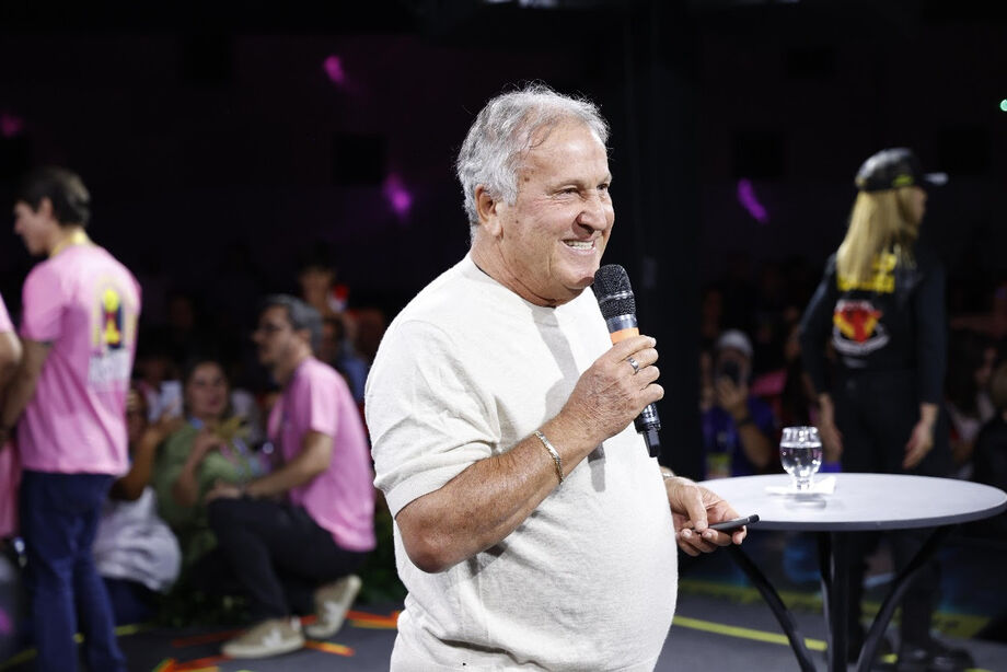 Zico compartilhou ensinamentos de liderança conectando com sua jornada no futebol