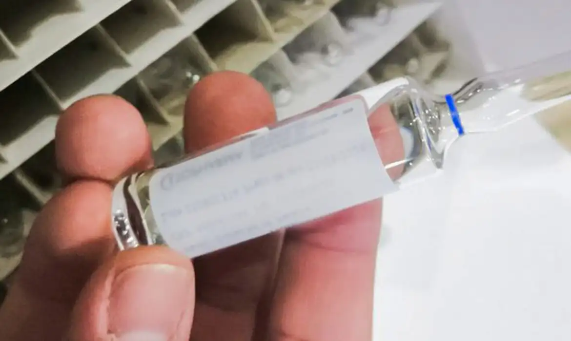 Segunda remessa de etanol antídoto para intoxicação por metanol é distribuída a mais estados.