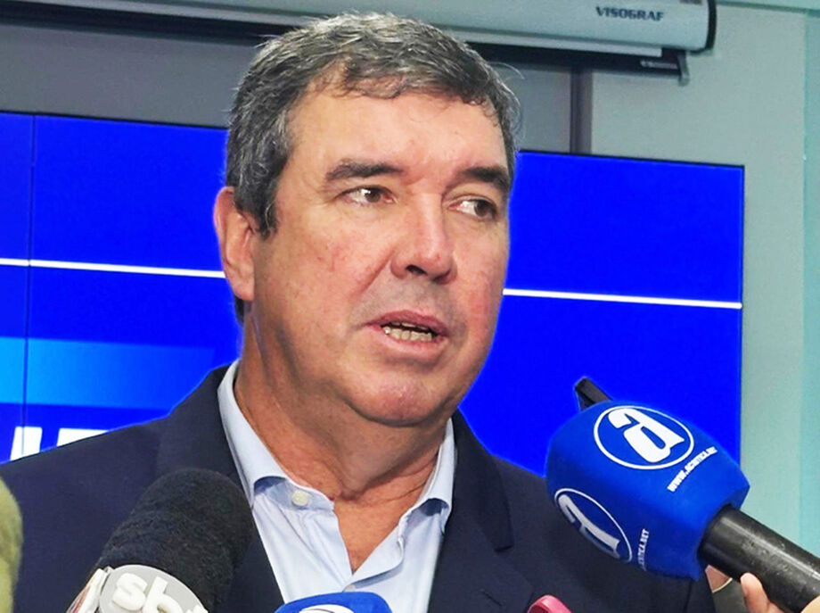 O governador Eduardo Riedel participará de comitiva estadual que viaja ao Rio de Janeiro após operação policial letal. Grupo discutirá cooperação e apoio à segurança pública.