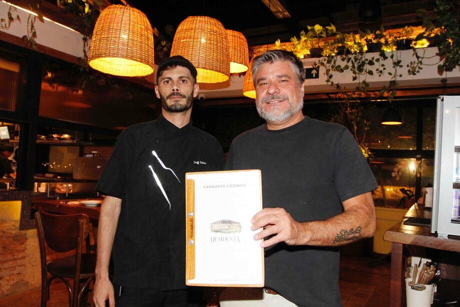 Chef Gabriel Esteves e o proprietário Henrique Corrêa apresentam novo menu