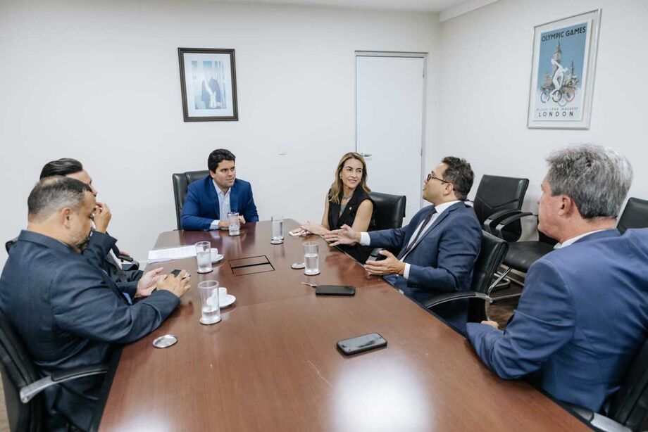 Soraya Thronicke, deputado Pedrossian Neto e o secretário Marcelo Miranda buscaram apoio do governo federal para reabrir parcialmente o Morenão com capacidade para 12 mil torcedores.