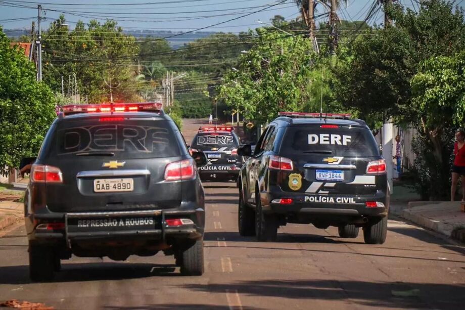 Homem é preso em Campo Grande após espancar e roubar idoso; suspeito estava foragido e com faca do crime.
