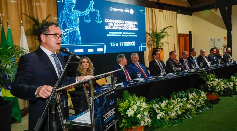 Bitto Pereira defende união entre advogados e juízes para garantir Justiça mais eficiente em evento da magistratura em Bonito.