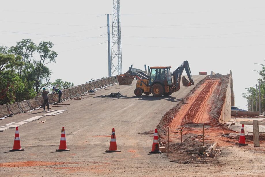 Prefeita Adriane Lopes fiscaliza obras do Viaduto do Jardim Veraneio, que promete melhorar a mobilidade na região Prosa