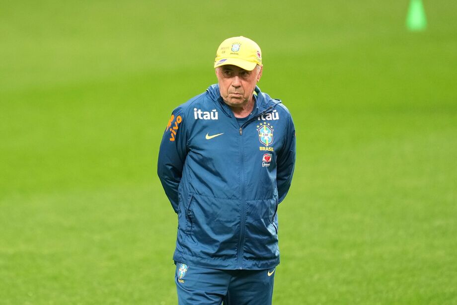 Ancelotti usa foco no coletivo para driblar a falta de tempo para os treinamentos.