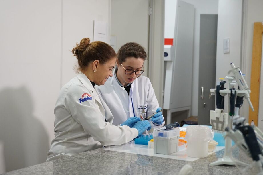 Fundect investe R$ 78 milhões e cria modelo estável de fomento científico, fortalecendo universidades e pesquisadores no Estado.