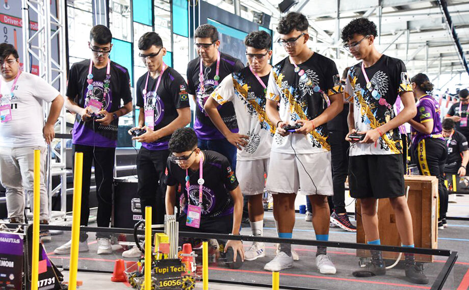 Evento de robótica em Campo Grande reúne mais de 30 equipes e estudantes de dois estados