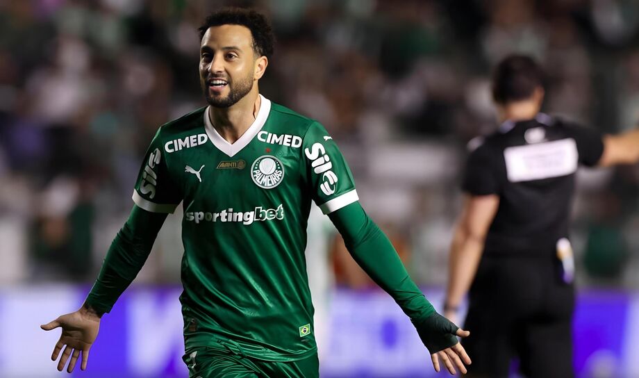 Felipe Anderson comemora gol da vitória do Palmeiras sobre o Juventude em Caxias do Sul.
