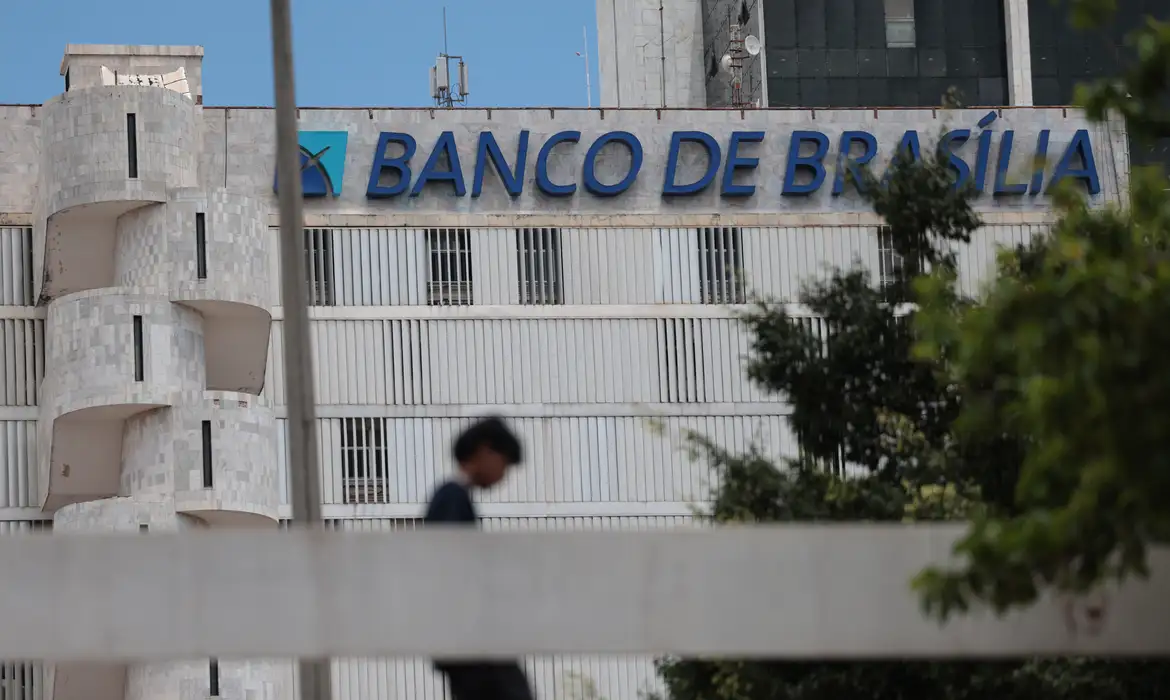 Após operação da PF, BRB afirma que operações com o Banco Master foram liquidadas ou substituídas e reforça solidez financeira.