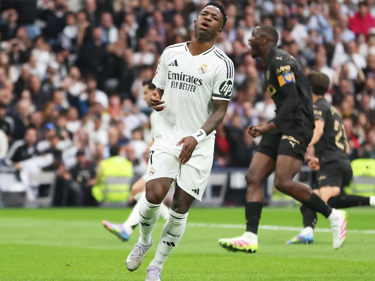 Vini Jr. perde pênalti, mas Real Madrid atropela Valencia e dispara na ponta da La Liga