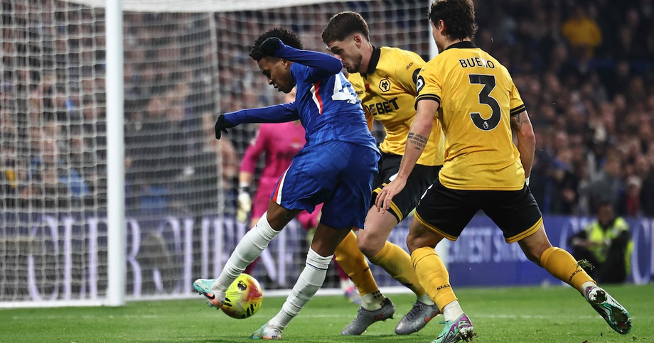 Estêvão brilha, João Pedro estufa a rede e Chelsea bate Wolverhampton na Premier League