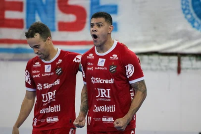 Milan vence a Lazio e reassume liderança; Juventus vira sobre o Cagliari no Italiano