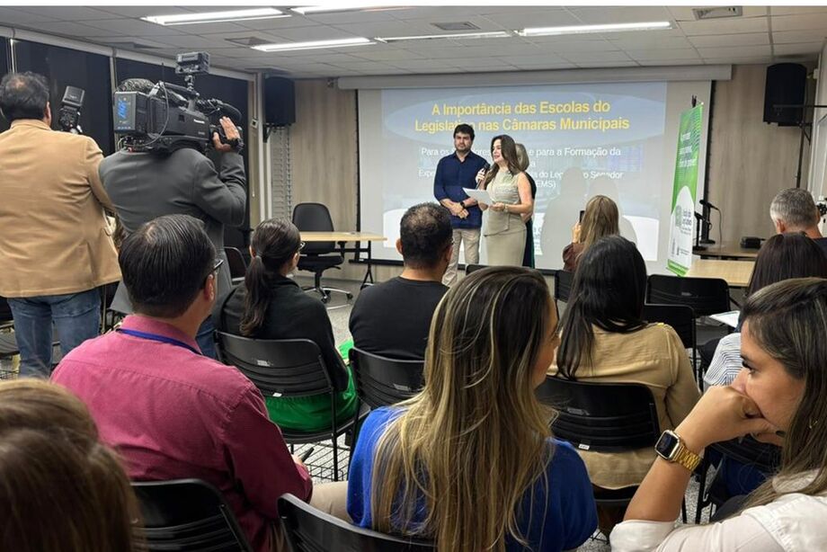 Este encontro reforça o nosso compromisso com a promoção da educação legislativa no Estado, afirma Mara Caseiro