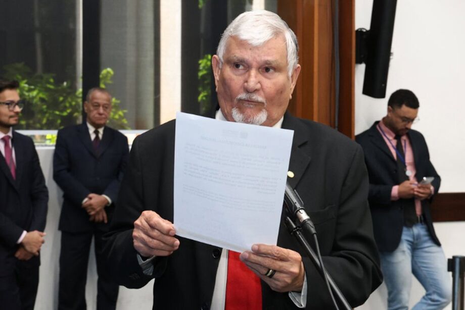 Deputado Zeca do PT defendeu reintegração de servidores exonerados da Funai durante sessão na Alems.