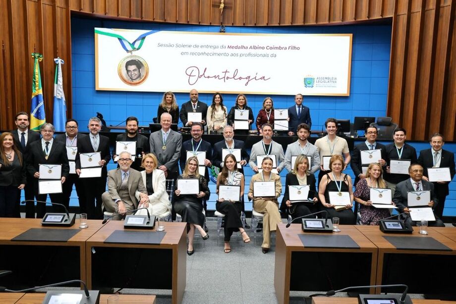 Profissionais da Odontologia são reconhecidos em noite solene na Assembleia Legislativa   Veja mais no site da ALEMS: https://al.ms.gov.br/noticias/144032