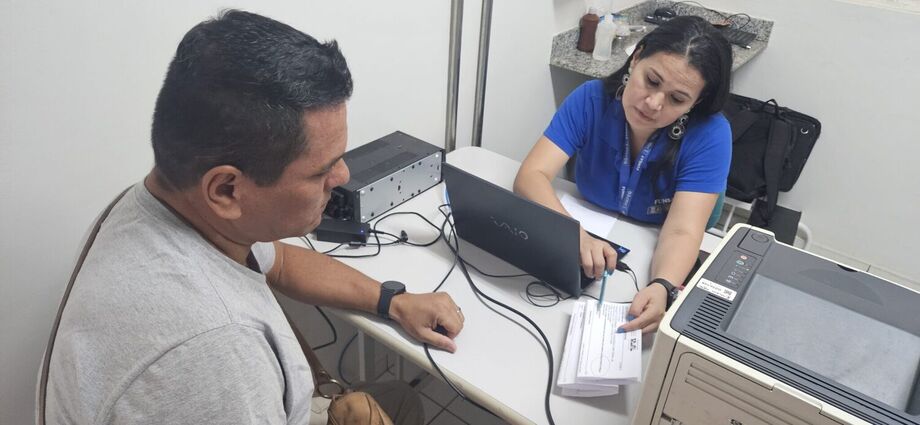 Candidatos buscam uma das 1.288 vagas oferecidas nesta quarta-feira pela Funsat em Campo Grande