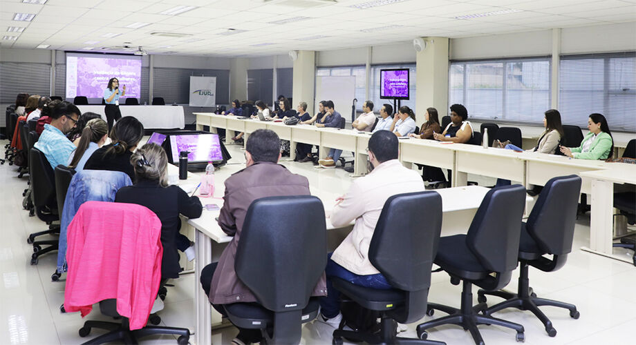 Servidores e equipes técnicas participam do curso Dialogando Igualdades na Ejud-MS, voltado à prevenção da violência de gênero.