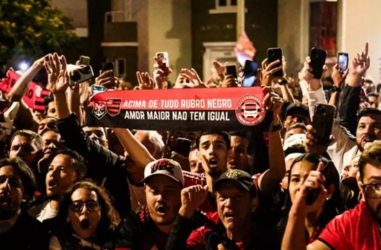 Voo da delegação rubro-negra se torna o mais visto do mundo nessa quarta-feira