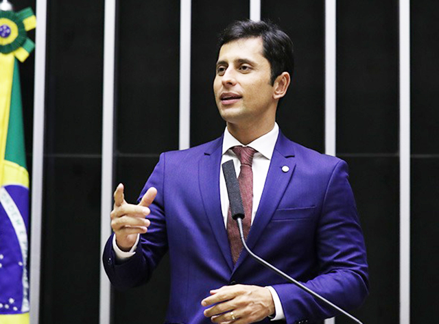 Duarte Jr. pede escolta após ameaças de Edson Araújo durante sessão da CPI do INSS.