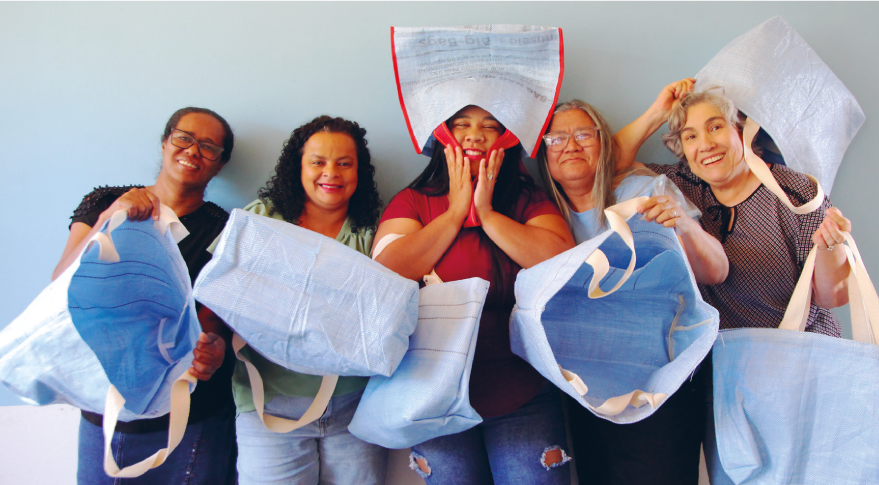 Projeto Costura Sustentável leva coleção feita com materiais reciclados ao Instituto Tomie Ohtake, fruto do trabalho de 45 mulheres de Bataguassu