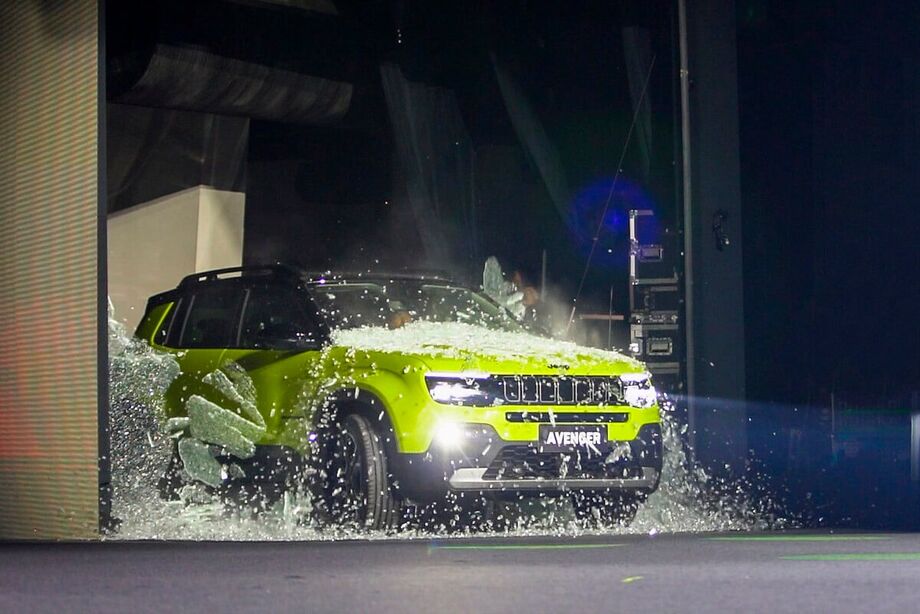 Jeep Avenger recria a entrada histórica do Grand Cherokee no Salão de São Paulo 2025