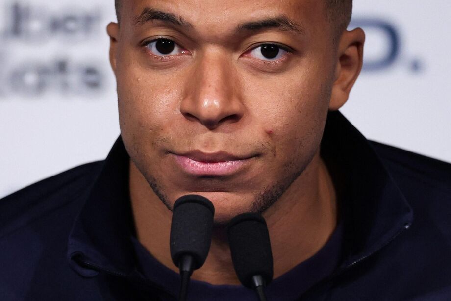 Mbappé cobra indenizações do PSG, seu antigo clube.