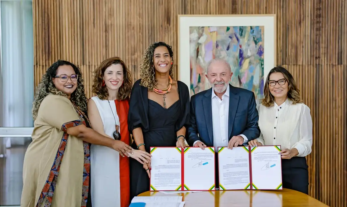 Decretos assinados por Lula beneficiam mais de 5 mil famílias quilombolas em todo o Brasil