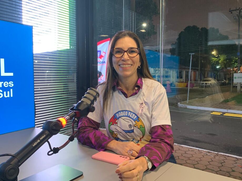 Primeira-dama Mônica Riedel reforça compromisso com a inclusão e celebra os 10 anos da Campanha Caixa Encantada durante a Expogenética 2025