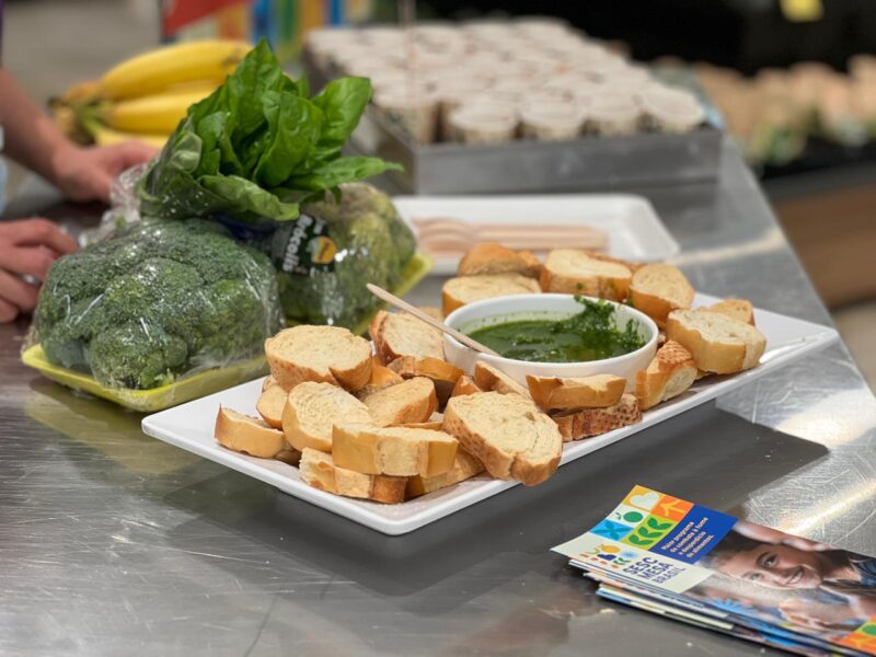 Ação do Comper e Sesc Mesa Brasil incentiva o uso de partes dos alimentos que iriam para o lixo
