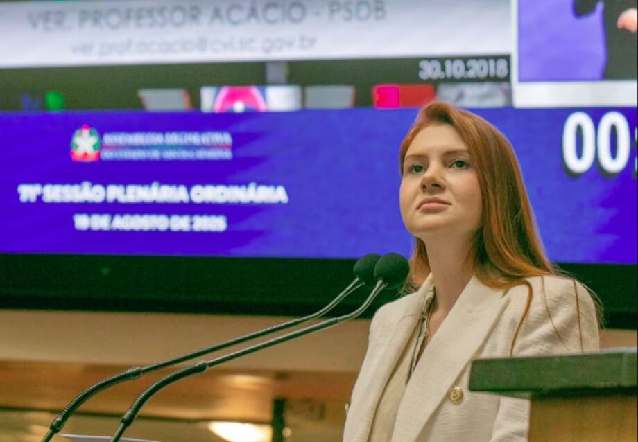 A deputada estadual Ana Campagnolo disse que vaga para o Senado por SC foi dada a Carlos Bolsonaro