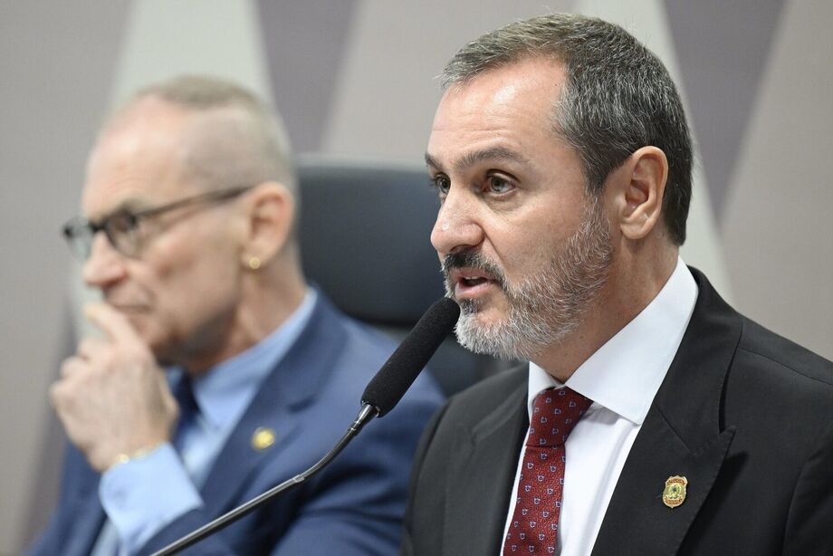 Diretor-geral da PF, Andrei Rodrigues, critica ritmo acelerado do PL Antifacção e pede aperfeiçoamento no Senado.