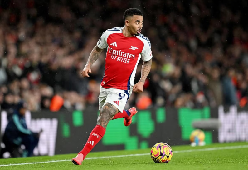 Gabriel Jesus retornou aos treinos no Arsenal após período fora por lesão.