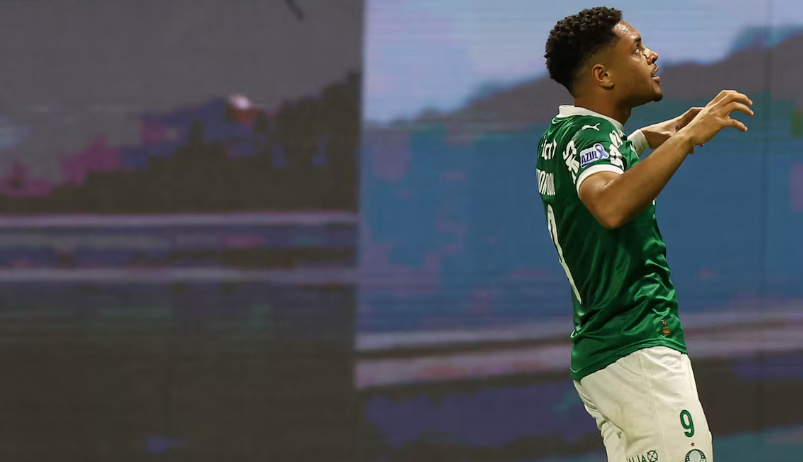 Vitor Roque foi exaltado pelo jornal As, da Espanha.